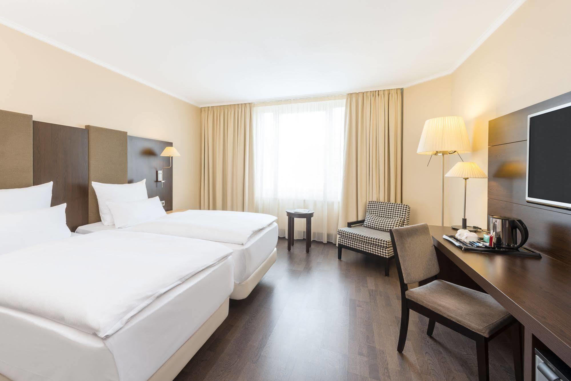 Nh Collection Mitte Am Checkpoint Charlie 4* Berlin